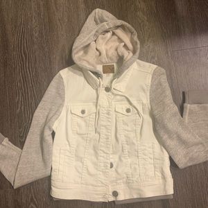 AMERICAN EAGLE white jean jacket